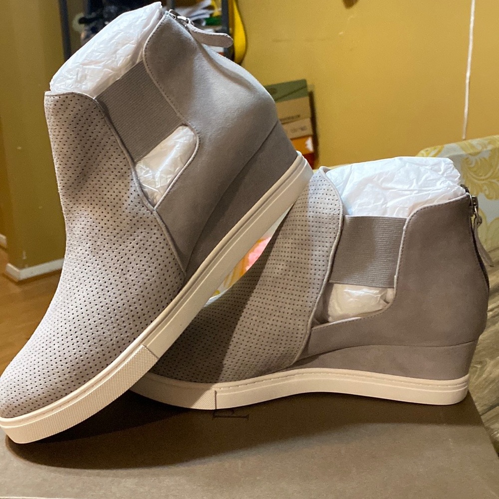 Brand New. Linea Paolo Wedge Sneaker. Grey Color. Size 10 1/2 M